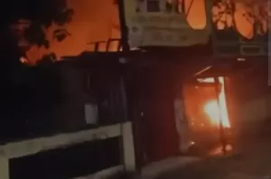 Kios Gadai Terbakar di Kebayoran Jaksel, 43 Personel Dikerahkan