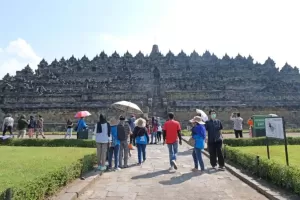 Libatkan 20 Desa, TWC Siapkan Sandal Khusus Naik Candi Borobudur