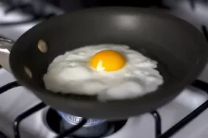 Jadi Menu Favorit Banyak Orang, Berapa Nilai Kandungan Gizi Telur Ceplok?