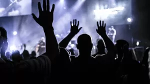 7 Kebiasaan Negatif saat Menonton Konser Musik yang Mungkin Tak Kamu Sadari