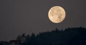 Fenomena Super Full Moon Terjadi Mulai Hari Ini