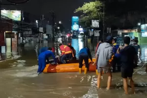 3 Aliran Sungai Meluap, 19 Titik Banjir di Tangerang Meluas