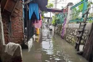 Banjir Masih Merendam Kedoya, Warga Berharap Bantuan
