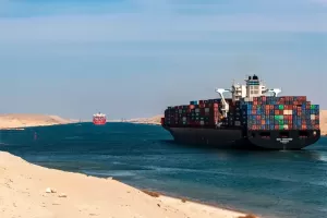 Terusan Suez Cetak Rekor Pendapatan, Raup Rp10,46 Triliun di Bulan Juli