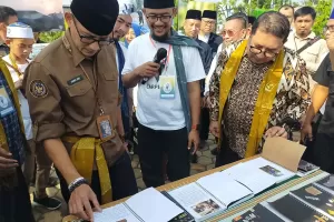Buka Pameran Foto Santripreneur di Bogor, Sandiaga: Ini Pesantren Ekonomi Kreatif