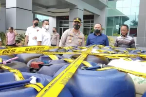Polisi Sikat 4 Pelaku Penimbun 2,5 Ton Pertalite di Tangerang