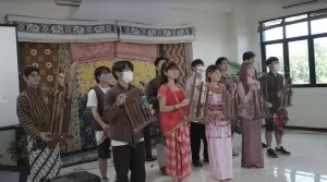 Ini Keseruan Mahasiwa Jepang Main Angklung dan Menyanyikan Lagu Cublak-cublak Suweng