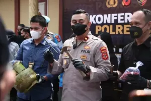 Polisi Bongkar Praktik Suntik Tabung Gas Subsidi Berkedok Warteg di Bogor