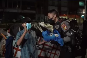 Tim Patroli Perintis Presisi Polda Metro Jaya Bagikan Ribuan Paket Sembako ke Masyarakat