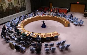 Rusia menuduh Amerika Serikat (AS) memancingnya untuk menggunakan hak veto PBB dalam upaya membatasi pengaruh Moskow di Dewan Keamanan.