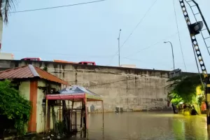 Diguyur Hujan Lebat, Sejumlah Jalur Arteri di Tangerang Banjir dan Macet