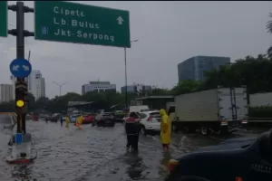 Tol JORR Arah Lebak Bulus Banjir, Lalin Menuju Pondok Indah Dialihkan