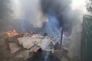Puluhan Lapak di Kembangan Terbakar, 17 Mobil Damkar Dikerahkan