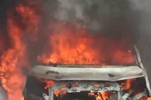 Angkot Ludes Terbakar, Lalin di Persimpangan Depok Macet
