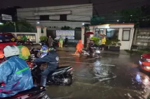 Diguyur Hujan Deras, Sejumlah Jalan di Jakarta Selatan Banjir
