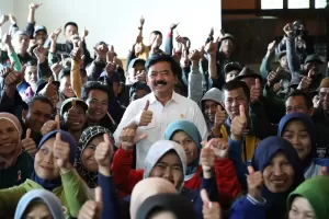 Menteri Hadi Selesaikan Konflik Tanah di Cianjur, 203,74 Hektare Diserahkan ke Warga