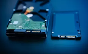 7 Perbedaan SSD dan HDD dari Cara Kerja, Komponen, Kecepatan serta Harga