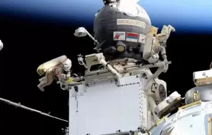 2 Kosmonot Rusia Bertugas 6 Jam di Luar ISS, Pasang Komponen Penting