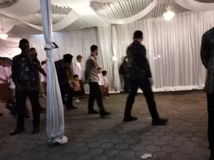Tiba di Kediaman Erina Gudono, Presiden Jokowi dan Keluarga Kompak Pakai Baju Ungu Lilac