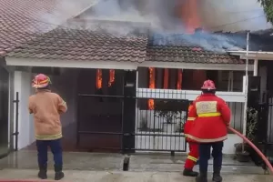 Kompor Meleduk, Satu Rumah di Bekasi Hangus Terbakar