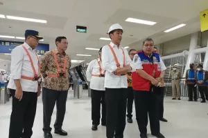 Jajal LRT dari Stasiun Harjamukti ke TMII, Jokowi: Nyaman, Cepat, dan Tidak Berisik