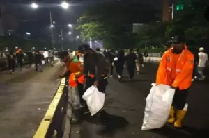 DLH DKI Bersihkan 74 Ton Sampah Perayaan Malam Tahun Baru