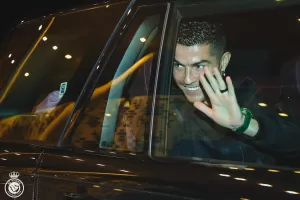 Belum Bawa Mobil Pribadi, Ronaldo Gunakan Range Rover Selama di Arab Saudi