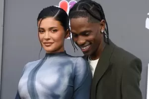 Liburan Tahun Baru secara Terpisah, Kylie Jenner dan Travis Scott Diisukan Putus