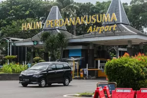 Sempat Rusak, Kemenhub Pastikan Runway Bandara Halim Perdanakusuma Sudah Diperbaiki