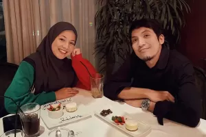 5 Artis Indonesia yang Menikahi Pasangan Beda Usia sangat Jauh, Nomor 4 Berjarak 17 Tahun