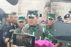 Prajurit Bantu Warga Terdampak Kebakaran Pertamina Plumpang, Panglima TNI: Konsentrasi Penanganan Korban
