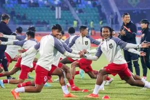 Timnas Indonesia Senior dan Timnas U-20 Latihan Bersama di Jakarta
