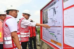 Tinjau Jalur KA Bogor-Sukabumi yang Diterjang Longsor, Menhub: Butuh 3 Bulan untuk Pulih