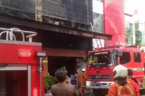 Ruko 4 Lantai di Penggilingan Terbakar, 2 Orang Terluka