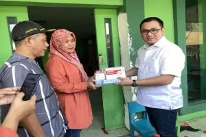 Berikan Bantuan Alat Kesehatan, Ketua DPW  Perindo DKI Ingin Warga RW 10 Bintaro Sehat