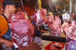 Permintaan Naik Jelang Puasa, Pedagang Pasar Tambah Stok Daging Sapi