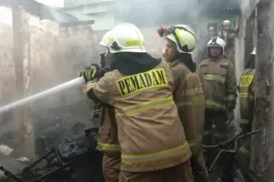 Kebakaran Hanguskan 10 Rumah di Cakung Usai Sahur Perdana Puasa Ramadan
