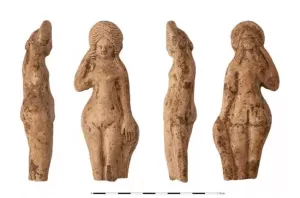 2 Patung Dewi Venus Bugil Ditemukan di Tempat Pembuangan Sampah