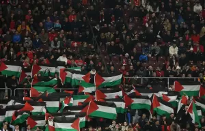 Viral Suporter Swiss Kibarkan Bendera Palestina saat Lawan Israel di Kualifikasi Piala Eropa 2024