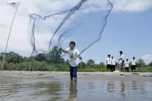Komunitas Nelayan Pesisir Sumsel Salurkan Bantuan di OKU Timur