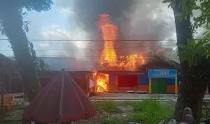 Kebakaran Hebat di Kawasan Kuliner UMKM Merangin, 32 Kios Ludes