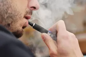 Dokter Paru RSUI Tegaskan Rokok Elektrik Tidak Aman Dikonsumsi