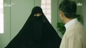 5 Outfit dalam Drakor Paling Mengundang Kontroversi, Go Ara Pakai Niqab