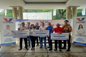 Partai Perindo Bagikan Gerobak ke Pedagang Bakmi Ayam, Nasi Rames, dan Nasi Goreng