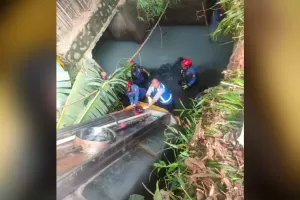 Truk Tangki Terjebur ke Sungai Dekat Tol JORR Kembangan, Kondisi Sopir Mengenaskan