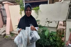 Bazar Sembako Murah Pemuda Perindo, Warga Matraman: Alhamdulillah Beban Jadi Ringan