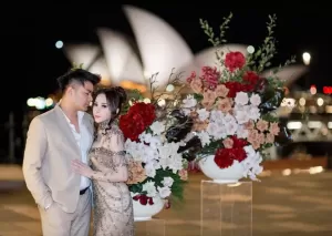 Guntur Triyoga Beri Kado Spesial untuk Istri Tercinta, Makan Malam Romantis di Sydney