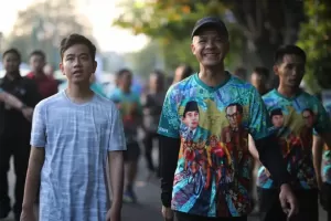 Netizen Sebut Jogging Jaga Jarak dengan Ganjar, Gibran: Ya Sudah, Besok Sambil Gandengan Tangan
