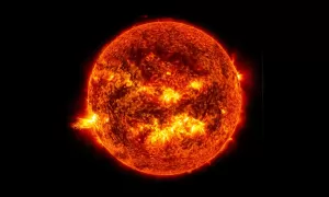 Astronot Tangkap Fenomena Kobaran Jilatan Matahari Menjulur hingga 100.000 Km