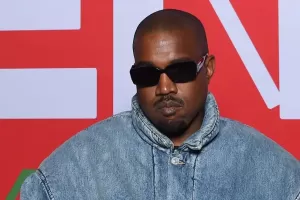 Kanye West Dilarang Naik Kapal di Venezia Buntut Pamer Bokong saat Liburan